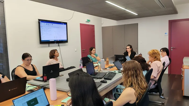 Collaborateurs d'Horizons Conseil réunis pour une formation sur la facture électronique