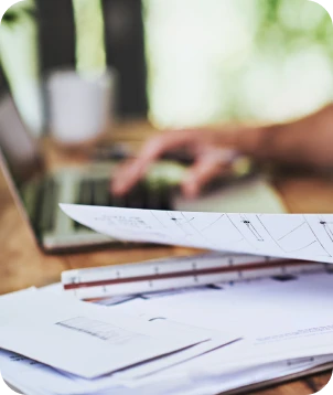 Vérification des bulletins de paie et documents sociaux par une gestionnaire